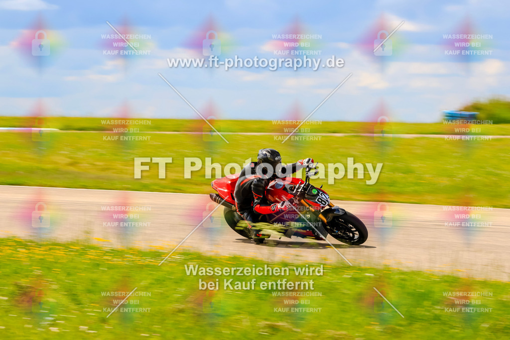 MotoTeam-0489 | Hier findet Ihr Bilder von Touristenfahrten auf der Nürburgring Nordschleife oder von anderen Veranstaltungen die ich besucht habe. Viel Spass beim Durch Schauen 