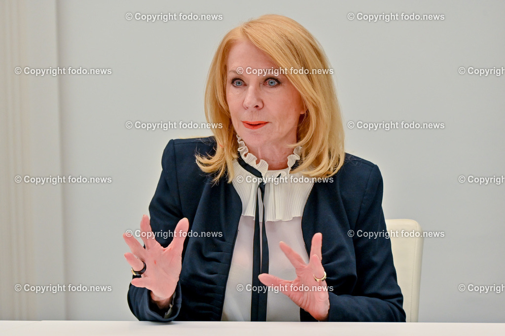 Gerda Rogers_ Starastrologin_ 19.012.2023-32 | 19.01.2023, Linz, AUT, Sparkasse Oberoesterreich im Bild Gerda Rogers (Starastrologin) 