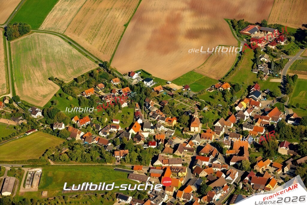Das Luftbild zeigt : Schornweisach Uehlfeld - Die Luftaufnahme wurde 2023 vom UL-Flugzeug aus erstellt ( keine Drohne ) - Hochauflösende Luftaufnahme - Für grossformatige Ausdrucke geeignet. Die Geschenkidee !Mit Lizenz und Bildrechte bestellbar