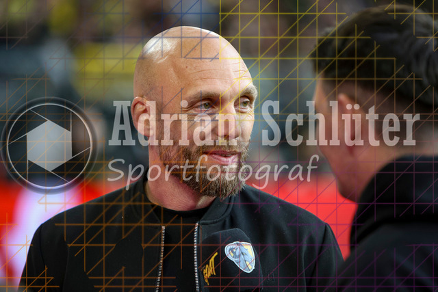 08.05.2026, GER, Fussball, Herren, 1. BL, Saison 2025/2026, Borussia Dortmund - Eintracht Frankfurt | Sportdirektor Nils-Ole Book schaut im Interview