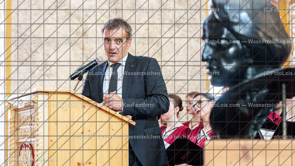 _ALP2996_Festivaleroeffnung | XLI. CHOPIN-Festival - Kartause Gaming, Fr 15. Aug. 2025, 16.00 Uhr, FEIERLICHE ERÖFFNUNG, MUSIKKAPELLE GAMING - Kapellmeister: Andreas Kalteis, GOLDHAUBEN- UND TRACHTENGRUPPE LACKENHOF, Chor 'Resonans con Tutti' - Chorleitung: Arlena und Waldemar Galazka, in der Barockbibliothek der Kartause.              Für LAbg. Anton Erber sind die Lebenswerke von Dr. Theodor Kanitzer und Frédérik Chopin Vorbilder für die Welt, die einen separaten Applaus wert sind.