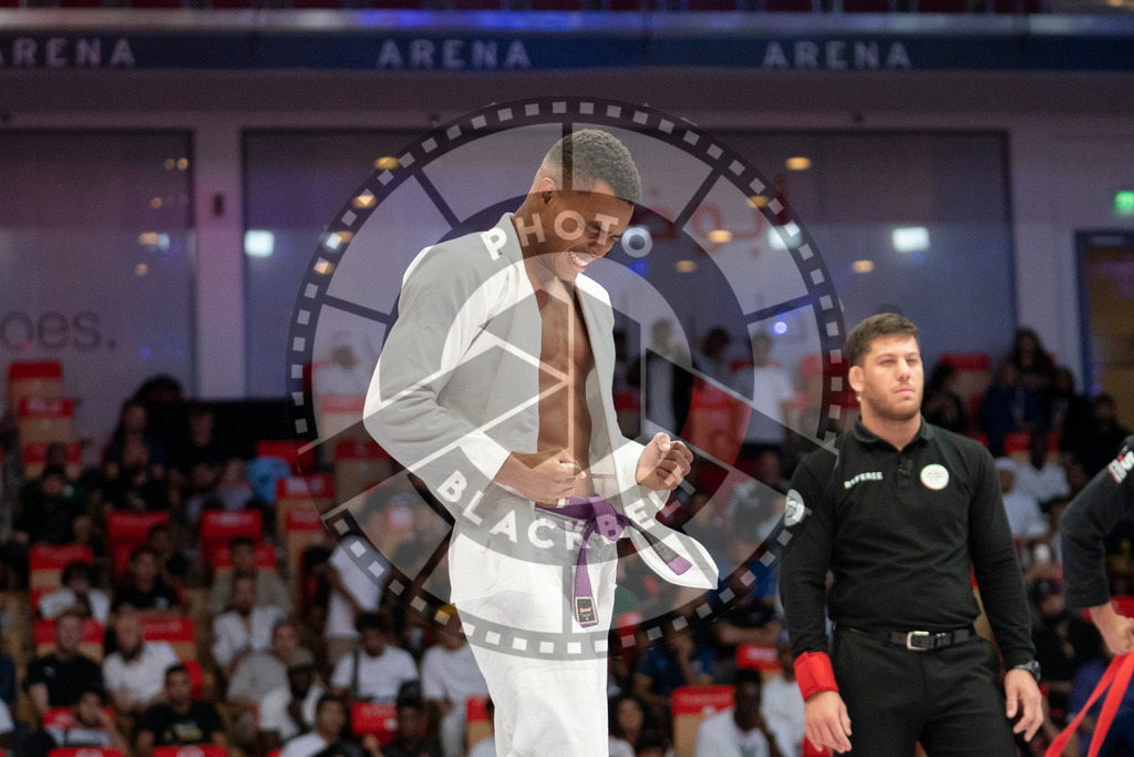 20231109PBB6664 | Fighters compete during the AJP World Professional Championship in the Mubadala Arena in Abu Dhabi, Arab United Emirates, on November 9, 2023.