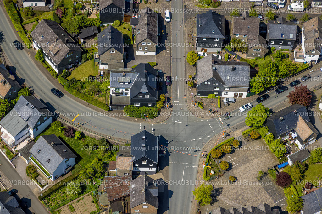 Schmallenberg230506375 | Luftbild, Straßenkreuzung Weststraße und Oststraße, Schmallenberg, Sauerland, Nordrhein-Westfalen, Deutschland