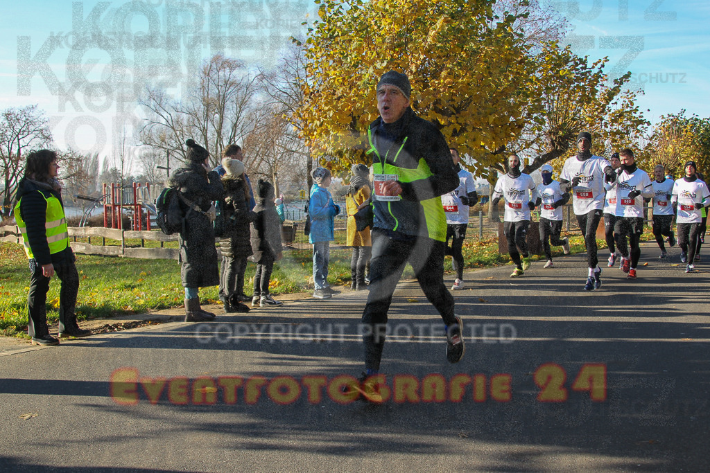 241201_1146_EV4_1735 | Sportfotografie im Rhein-Sieg Kreis, Köln, Bonn, NRW, Rheinland Pfalz, Hessen, etc. Unser Tätigkeitsfeld umfasst den Laufsport vom Volkslauf über den Marathon, Duathlon, Triathon bis zum Ultralauf wie Kölnpfad Ultra oder Schindertrail.
