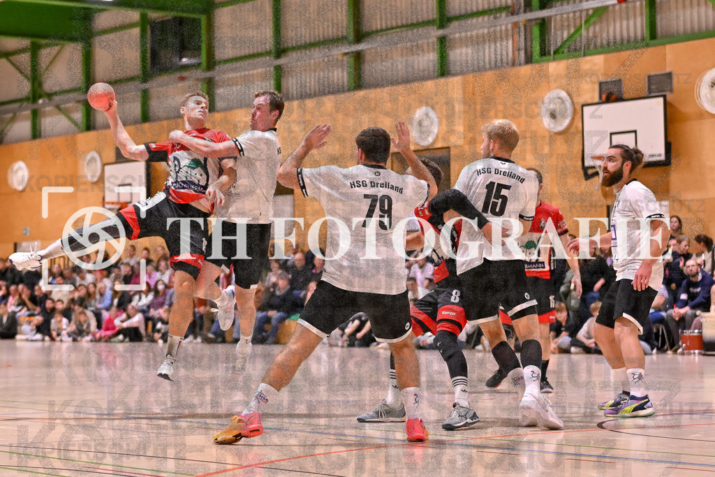 GER, SG Maulburg/Steinen - HSG Dreiland, Handball, Landesliga Suedbaden, 4. Spieltag, Saison 2024/2025, 12.10.2024 | Mika Buelow (SG Maulburg/Steinen, #10) am Ball und im Duell u.a. mit Felix Himmel (HSG Dreiland, #79)GER, SG Maulburg/Steinen - HSG Dreiland, Handball, Landesliga Suedbaden, 4. Spieltag, Saison 2024/2025, 12.10.2024Foto: TH Fotografie/Thomas Hess