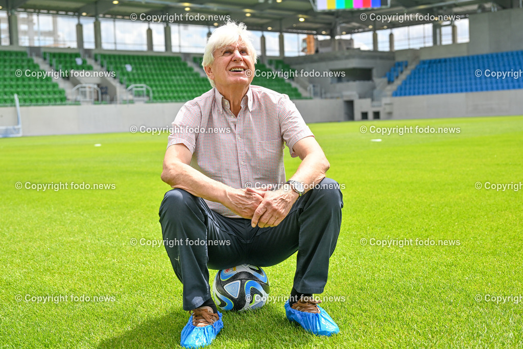 Hofmann Personal Stadion Linz_ Hermann Schellmann_ 04.07.2023-8 | 04.07.2023, Hofmann Personal Stadion Linz, AUT, im Bild Hermann Schellmann (Ex Praesident FC Blau Weiss Linz)