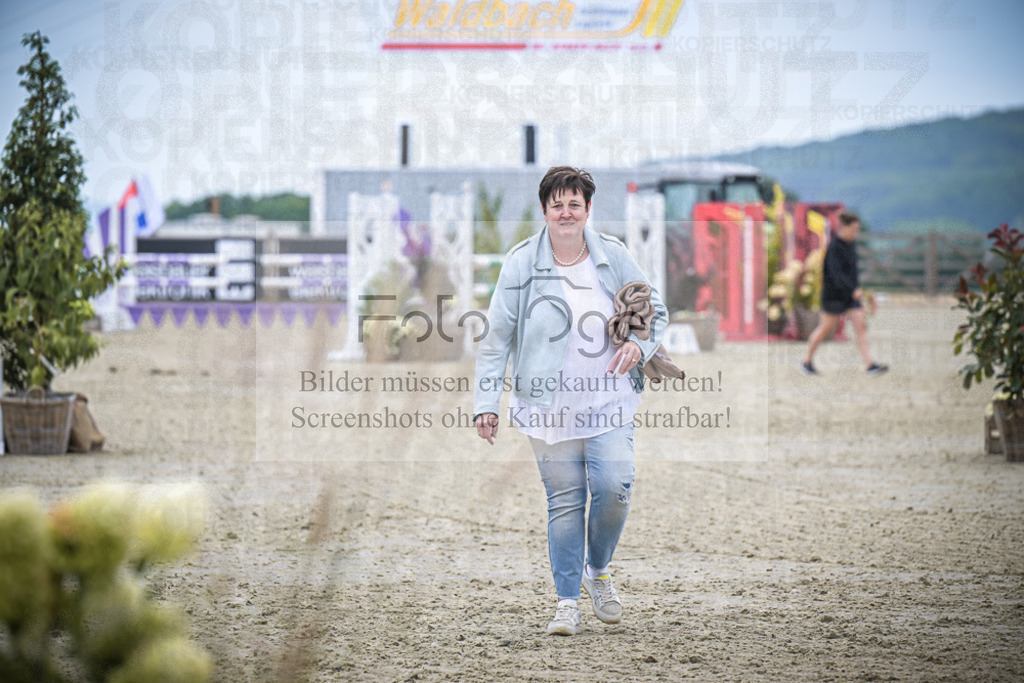 DOS_0002 | Entdecke hochwertige Reitturnierfotos von Foto Oger. Professionell, emotional und authentisch – jetzt Lieblingsmomente im Shop bestellen.Deutschlandweite Turnierfotografie. - Realisiert mit Pictrs.com