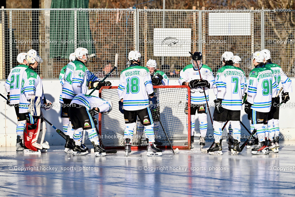 EC Tigers Paternion vs. EC FELD AM SEE/DSG LEDENITZEN | EC FELD AM SEE/DSG  Mannschaft, EC Tigers Paternion vs. EC FELD AM SEE/DSG LEDENITZEN, EC Tigers Paternion vs. EC FELD AM SEE/DSG LEDENITZEN am 04.01.2026 in Paternion (Eislaufplatz Paternion), Austria, (Photo by Bernd Stefan)