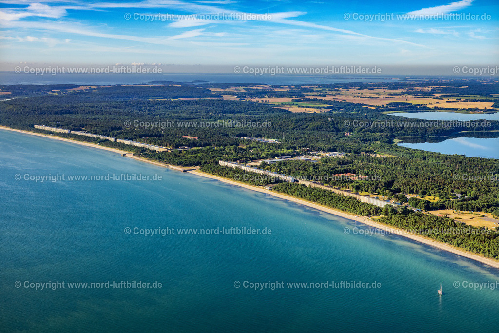 Binz_Rügen_ELS_7196100822 | BINZ 10.08.2022 Ortsansicht an der Meeres-Küste der Ostsee in Binz Insel Rügen im Bundesland Mecklenburg-Vorpommern, Deutschland. Weiterführende Informationen bei: Gemeinde Ostseebad Binz. // Townscape on the seacoast of of Baltic Sea in Binz island Ruegen in the state Mecklenburg - Western Pomerania, Germany. Further information at: Gemeinde Ostseebad Binz. Foto: Martin Elsen