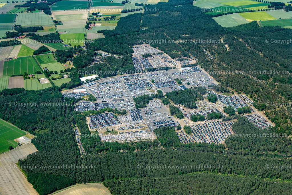 Rehden_BTR_Transportlogistik_GmbH_ELS_4854050623 | DICKEL 05.06.2023 Parkplatz und Abstellfläche für Automobile - PKW im Ortsteil Rehden in Dickel " BTR Transportlogistik Gmbh " im Bundesland Niedersachsen, Deutschland. Weiterführende Informationen bei: BTR - Transportlogistik GmbH. // Parking and storage area for automobiles - cars in the district Rehden in Dickel " BTR Transportlogistik Gmbh " in the state Lower Saxony, Germany. Further information at: BTR - Transportlogistik GmbH. Foto: Martin Elsen