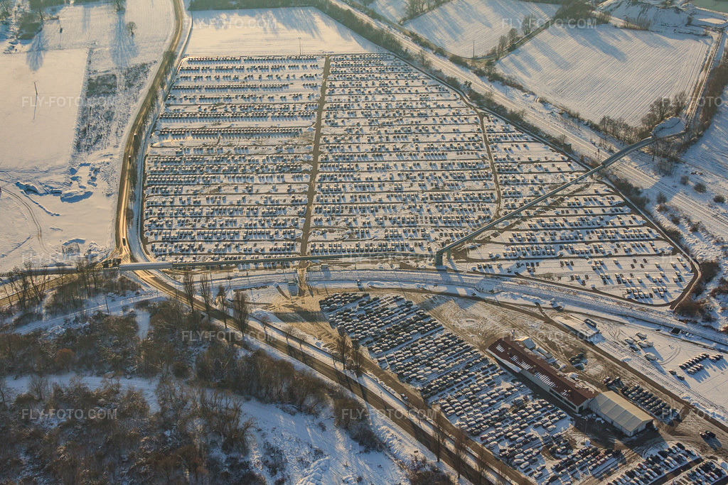 Aerial view: Customs port for cars from WALON FRANCE in winter with snow in Lauterbourg in the state Bas-Rhin, France. – Photo: IMG_36589.jpg taken on 01/05/2011 by Werner Riehm/FLY-FOTO.com – Resolution of the original: 4437 x 2958 px – Solutions logistiques pour l'industrie: