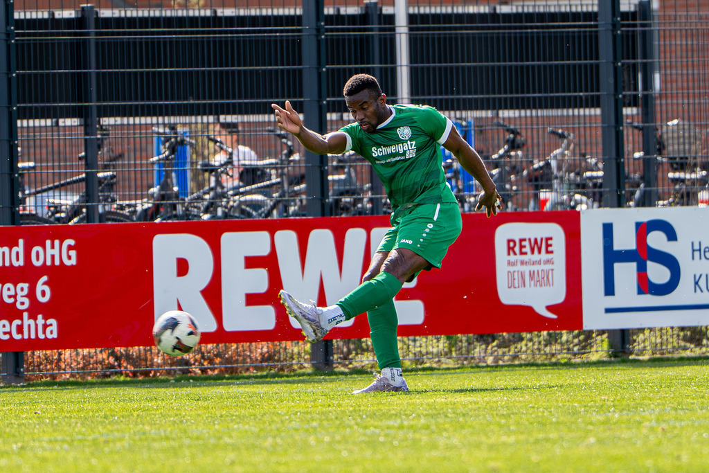 Fußball I Herren I Saison 2025-2026 I Bezirksliga Weser-Ems 4 I 26. Spieltag I VFL Oythe - SV Hansa Friesoythe I 20272 | jns.sportfotos - Realisiert mit Pictrs.com