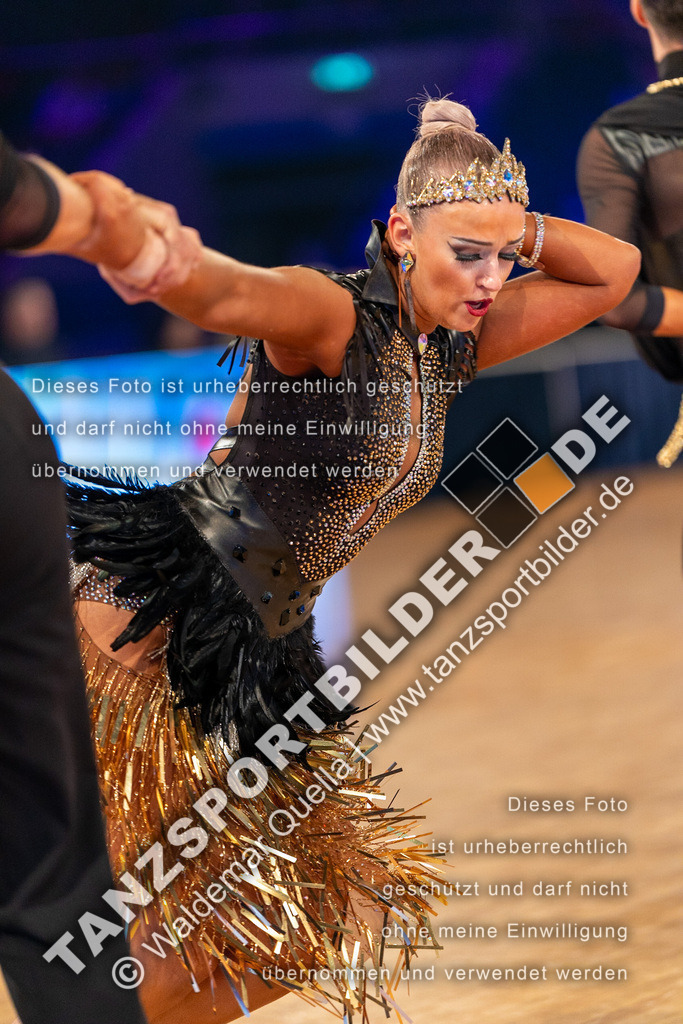 20231111-02554 | Hier finden Sie Tanz Bilder vom Latein und Standard Formationen tanzen. Sportbilder vom Tanzsport. Schöne Fotos und von Weltmeisterschaft, Europameisterschaft, Bundesliga, Regionalliga, Oberliga und Landesliga sowie von GOC Stuttgart, DanceComp, WM Bremen