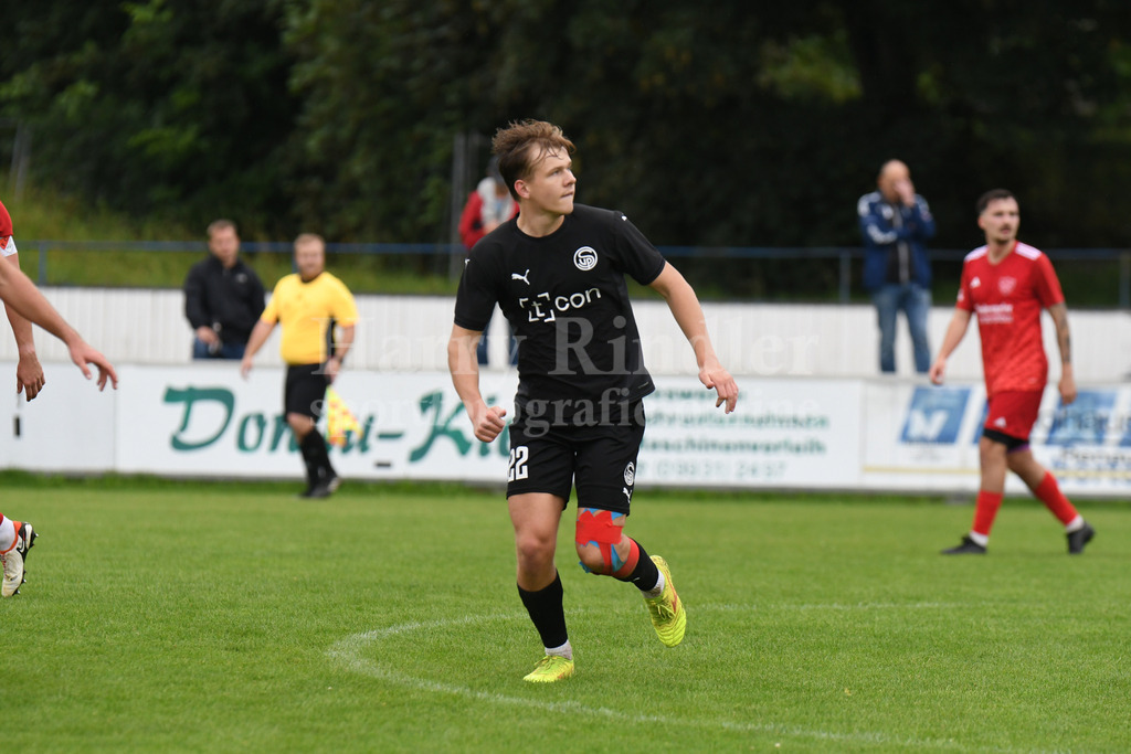 SpVgg Plattling : FC Ergolding | Sebastian Niedermayer (SpVgg Plattling) - Realisiert mit Pictrs.com