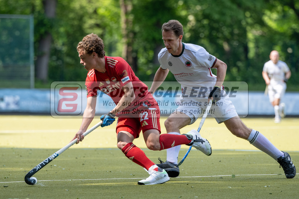 SFE_20240511_0044 | Krefeld, Deutschland, 11.05.2024: Michel Struthoff (Rot-Weiss Köln) in Aktion waehrend des Spiels der Feldhockey 1. Bundesliga Herren zwischen Crefelder HTC - Rot Weiss Köln im Gerd-Wellen-Hockeyanlage am 11.05.2024 in Krefeld, Deutschland. (Foto von Stephan Fehrmann)

Krefeld, Germany, 11.05.2024: Michel Struthoff (Rot-Weiss Köln) in action during the game of Feldhockey 1. Bundesliga Herren between Crefelder HTC - Rot Weiss Köln in Gerd-Wellen-Hockeyanlage at 11.05.2024 in Krefeld, Deutschland. (Foto from Stephan Fehrmann)