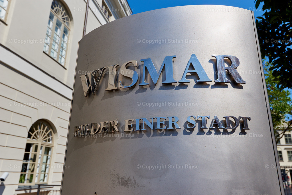 _DSC2511 | Findlinge im Eis, Zeesenboote bei der Traditionsregatta, eine Seebrücke im Sonnenaufgang - mit den Bildern aus dieser Galerie erhalten Sie wunderschöne Aufnahmen über das ganze Jahr. Ein tolles Produkt zum Verschenken, Werben oder zum Träumen vom nächsten - Realisiert mit Pictrs.com