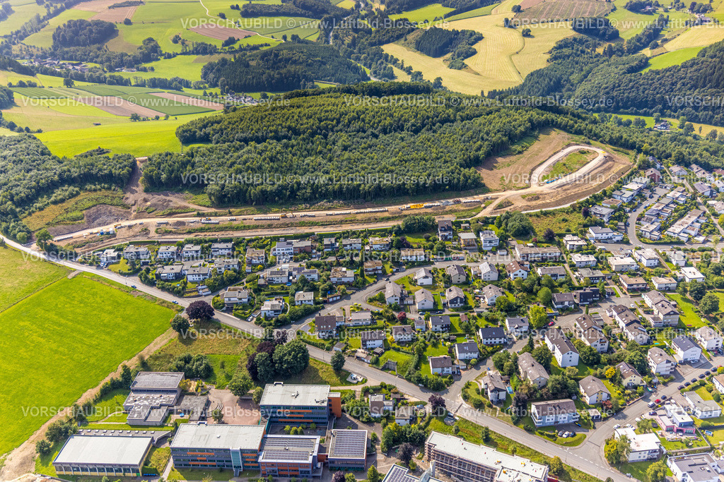 Meschede250807281 | Luftbild, Baustelle Baustraße An der Sündelt für geplantes Neubaugebiet, Meschede-Stadt, Meschede, Sauerland, Nordrhein-Westfalen, Deutschland