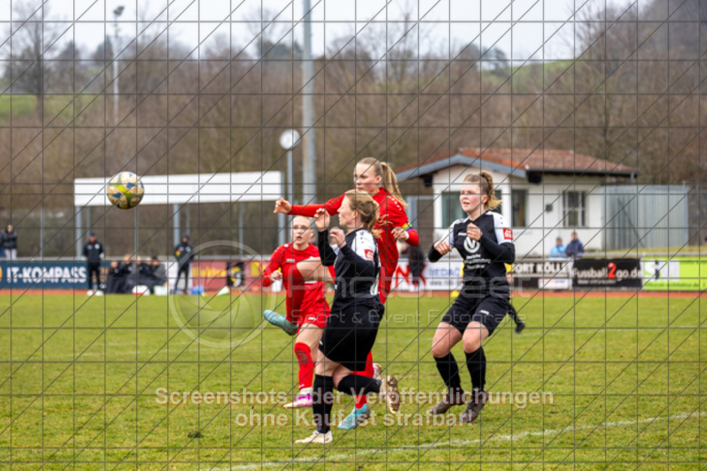 20250316_134627_0388 | Pascale Nives Mangold (1.FC Donzdorf #15)1.FC Donzdorf (rot) vs. SpVgg Gröningen-Satteldorf (schwarz), Fussball, Frauen-Verbandsliga Württemberg, 13. Spieltag, Saison 2024/2025, Rasenplatz Lautertal Stadion, Süßener Straße 16, 73072 Donzdorf, 16.03.2025 - 13:00 Uhr,Foto: PhotoPeet-Sportfotografie/Peter Harich