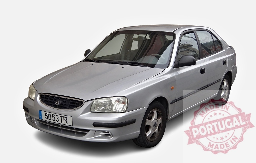 Silver Hyundai Accent standing on a white background | Studio shot of a silver Hyundai Accent car isolated on white background - Realisiert mit Pictrs.com