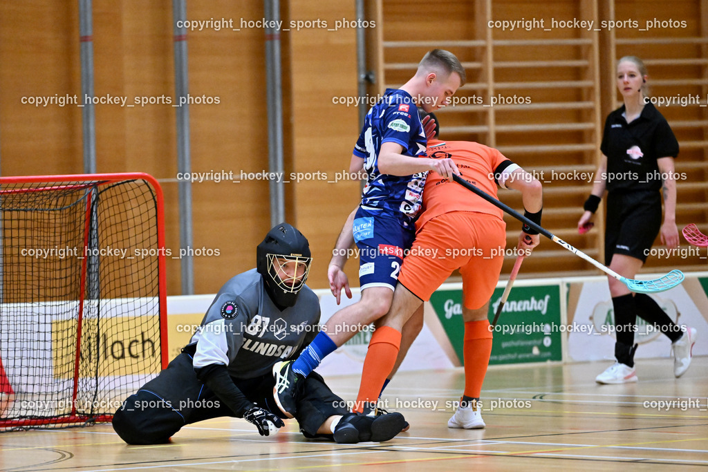 VSV Unihockey vs. SZPK Floorball | #87 Timmo Taurer VSV Unihockey, #29 Anze Brajic VSV Unihockey, #9 András Molnár SZPK SÁROSI OPTIKA KOMÁROM, VSV Unihockey vs. SZPK Floorball, VSV Unihockey vs. SZPK Floorball am 23.11.2024 in Villach (Ballspielhalle St. Martin), Austria, (Photo by Bernd Stefan)