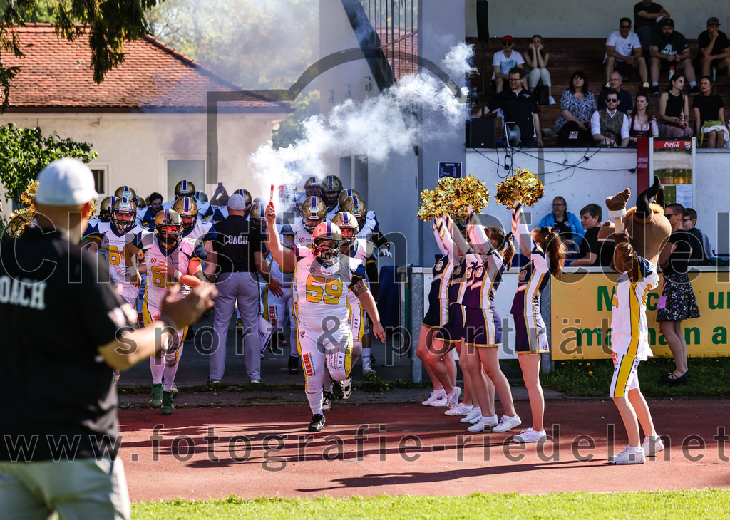2022-05-14_013_Erding_Bulls_gegen_Munich_Cowboys_2 | Erding, Deutschland, 14.05.2022:
Fußball, Regionalliga 2022, 3. Spieltag, Erding Bulls gegen Munich Cowboys 2, Endergebnis: 20:30

Thomas Rumbucher (Erding Bulls, #59)

Foto: Christian Riedel / fotografie-riedel.net