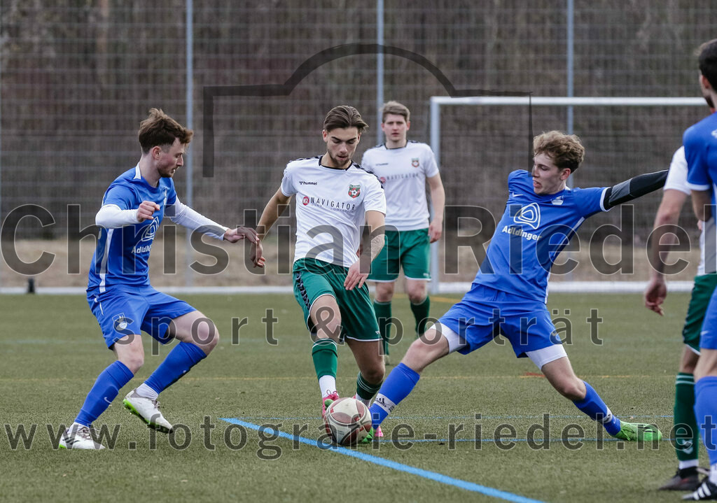 2024-02-17_002_FC_Schwaig_gegen_SV_Kranzberg | Marzling, Deutschland, 17.02.2024:
Fußball, Landesliga Südost 2023 / 2024, Testspiel, FC Schwaig gegen SV Kranzberg, Endergebnis: 4:1

Patrick Ringer (SV Kranzberg, #20), Philipp Zech (FC Schwaig, #4), Johannes Lühr (SV Kranzberg, #13)

Foto: Christian Riedel / fotografie-riedel.net