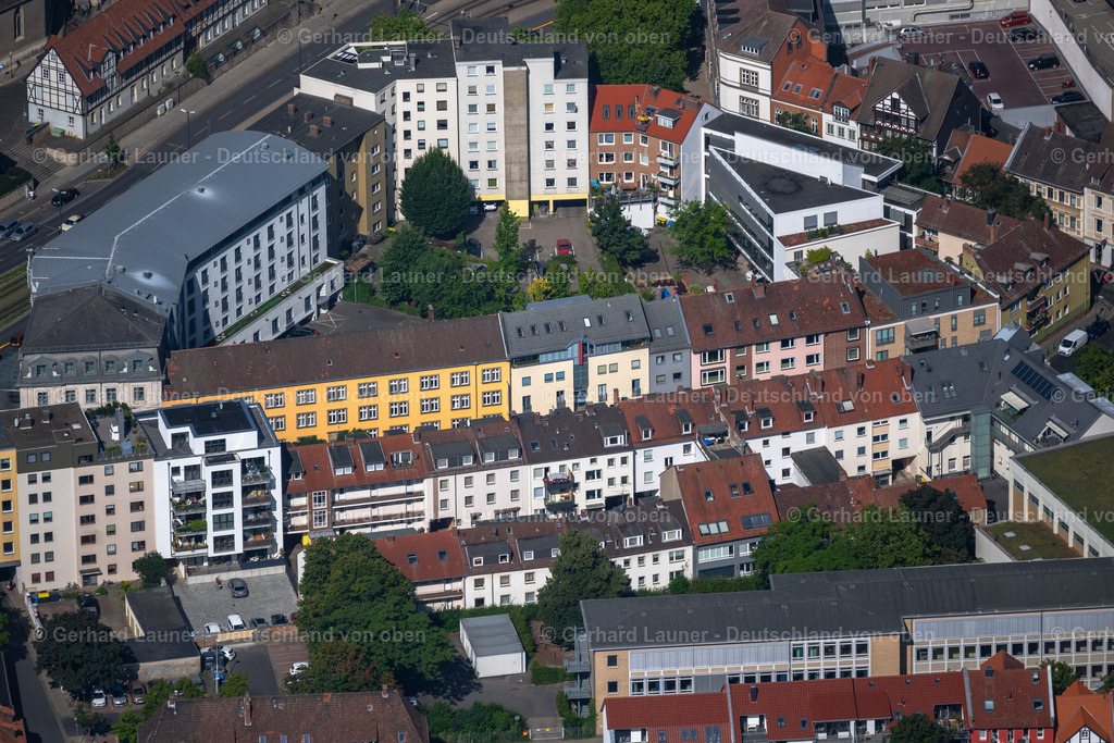 4035229 | BRAUNSCHWEIG 31.07.2020 Wohngebiet der Mehrfamilienhaussiedlung an der Kuhstraße in Braunschweig im Bundesland Niedersachsen, Deutschland. // Residential area of the multi-family house settlement on Kuhstrasse in Brunswick in the state Lower Saxony, Germany. Foto: Gerhard Launer