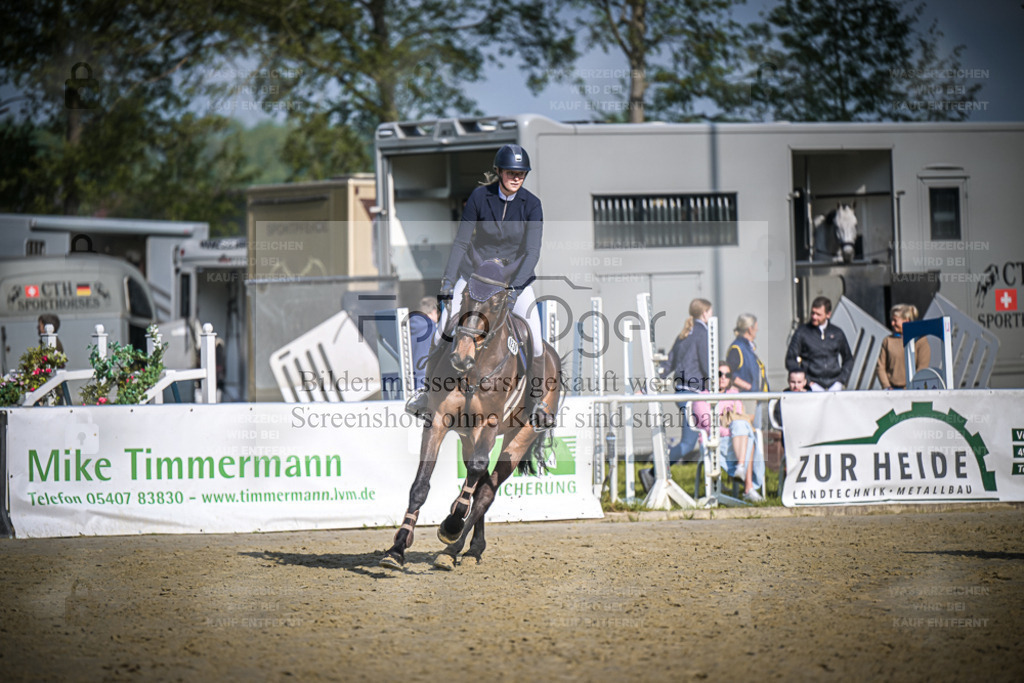 DOS_5046 | Entdecke hochwertige Reitturnierfotos von Foto Oger. Professionell, emotional und authentisch – jetzt Lieblingsmomente im Shop bestellen. - Realisiert mit Pictrs.com