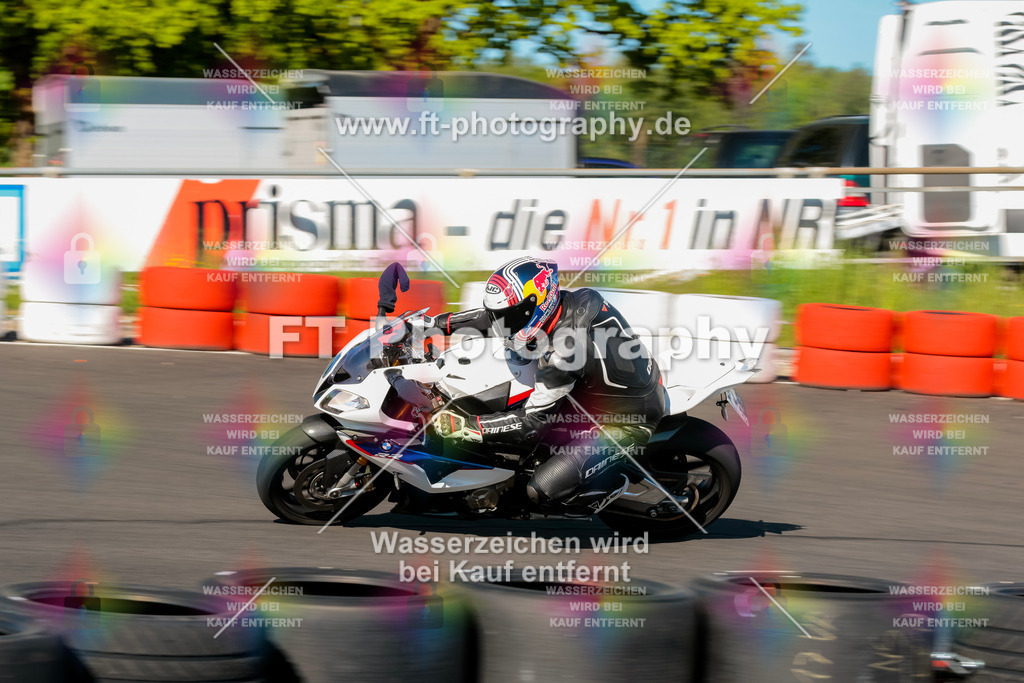 Moto-TeamOBK-21169 | Hier findet Ihr Bilder von Touristenfahrten auf der Nürburgring Nordschleife oder von anderen Veranstaltungen die ich besucht habe. Viel Spass beim Durch Schauen 