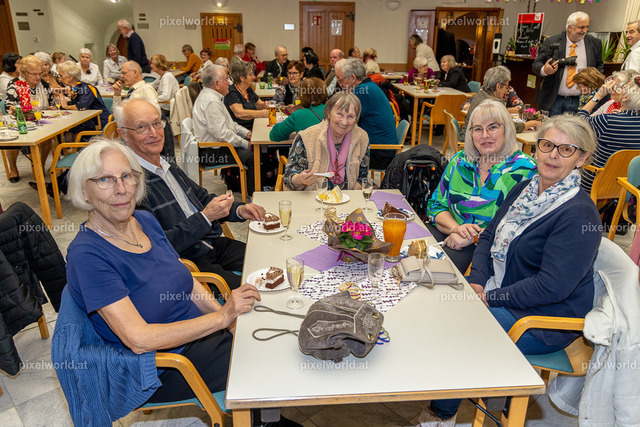 Ball der älteren Generation | Bildershop von pixelworld.at - Realisiert mit Pictrs.com