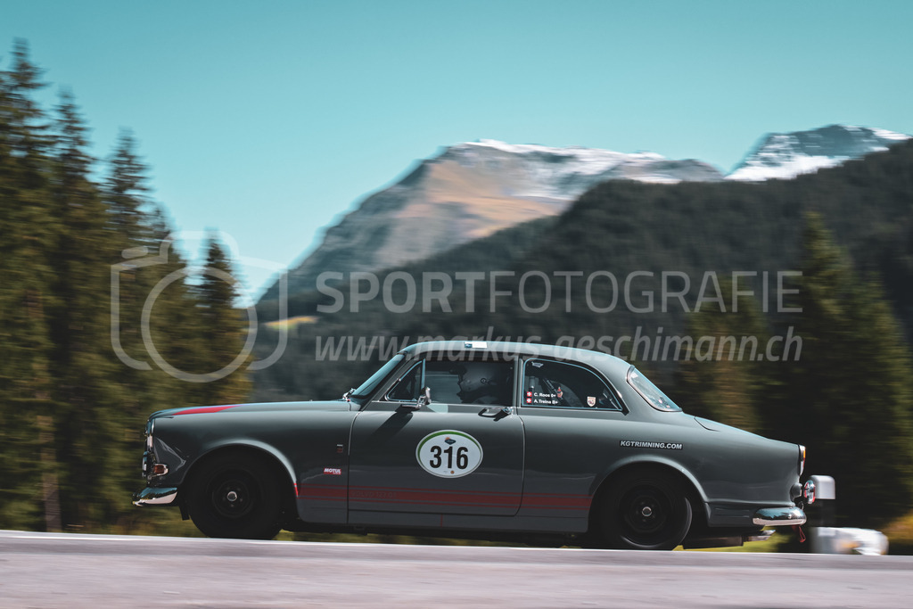 21. Arosa ClassicCar 2025 - 6. =September= 2025 | André Treina aus Weiningen (SUI) in einem Volvo 123 GT aus dem Jahre 1969 mit Startnummer 316 am Arosa ClassicCar 2025 in der Kategorie Sport Trophy..@arosaclassiccar, @arosa.official, #arosaclassiccar, #arosa, #76curves, #classiccarBild: Sportfotografie Markus Aeschimann | www.markus-aeschimann.ch - Realisiert mit Pictrs.com