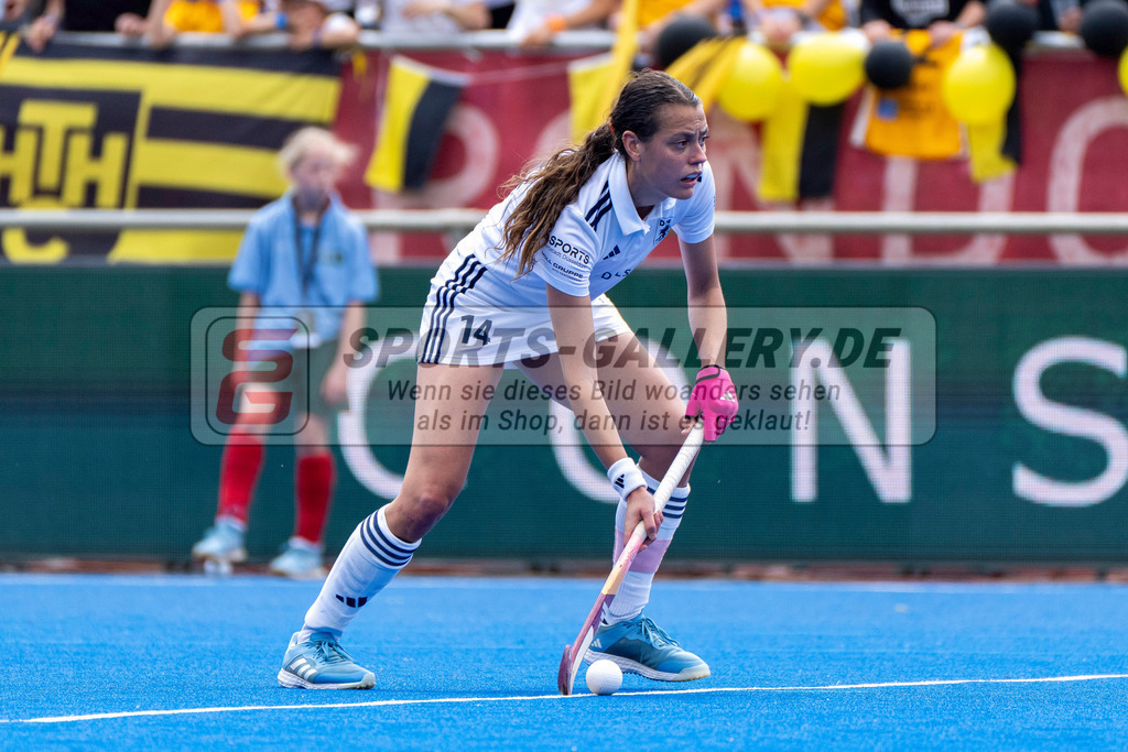 Final4_20250601-1148-HK108343 | Krefeld, Deutschland, 01.06.2025:  Feldhockey Final4 2025 – „Deutsche Feldhockey-Meisterschaften 2025“ Harvestehuder HTC - Düsseldorfer HC (Finale Damen) im Gerd-Wellen-Hockeyanlage am 01.06.2025 in Krefeld, Deutschland. (Foto von Kramhöller/Fehrmann/Kaste)Krefeld, Germany, 01.06.2025: Feldhockey Final4 2025 – „Deutsche Feldhockey-Meisterschaften 2025“ Harvestehuder HTC - Düsseldorfer HC (Finale Damen) in Gerd-Wellen-Hockeyanlage at 01.06.2025 in Krefeld, Deutschland. (Foto from Kramhöller/Fehrmann/Kaste)