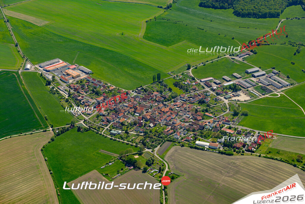 Die Luftaufnahme Westenfeld - Römhild wurde 2022 vom Flugzeug aus (keine Drohne) erstellt. Hohe Auflösung -für große Poster und Wandbilder geeignet - Garantiert!