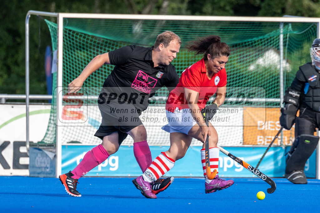 SFE_20240817_0215 | Krefeld, Deutschland, 17.08.2024:  European Cup for Recreational Hockey Players im KTHC Stadion Rot-Weiss Köln Tennis and Hockey Club am 17.08.2024 in Krefeld, Deutschland. (Foto von Stephan Fehrmann)Krefeld, Germany, 17.08.2024: European Cup for Recreational Hockey Players in KTHC Stadion Rot-Weiss Köln Tennis and Hockey Club at 17.08.2024 in Krefeld, Deutschland. (Foto from Stephan Fehrmann)