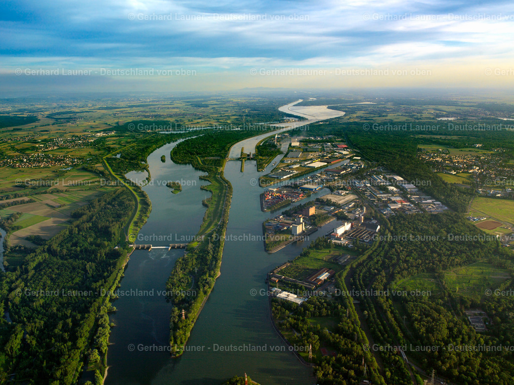 2597056 | Rhein und Rheinhafen bei KehlStraßburg