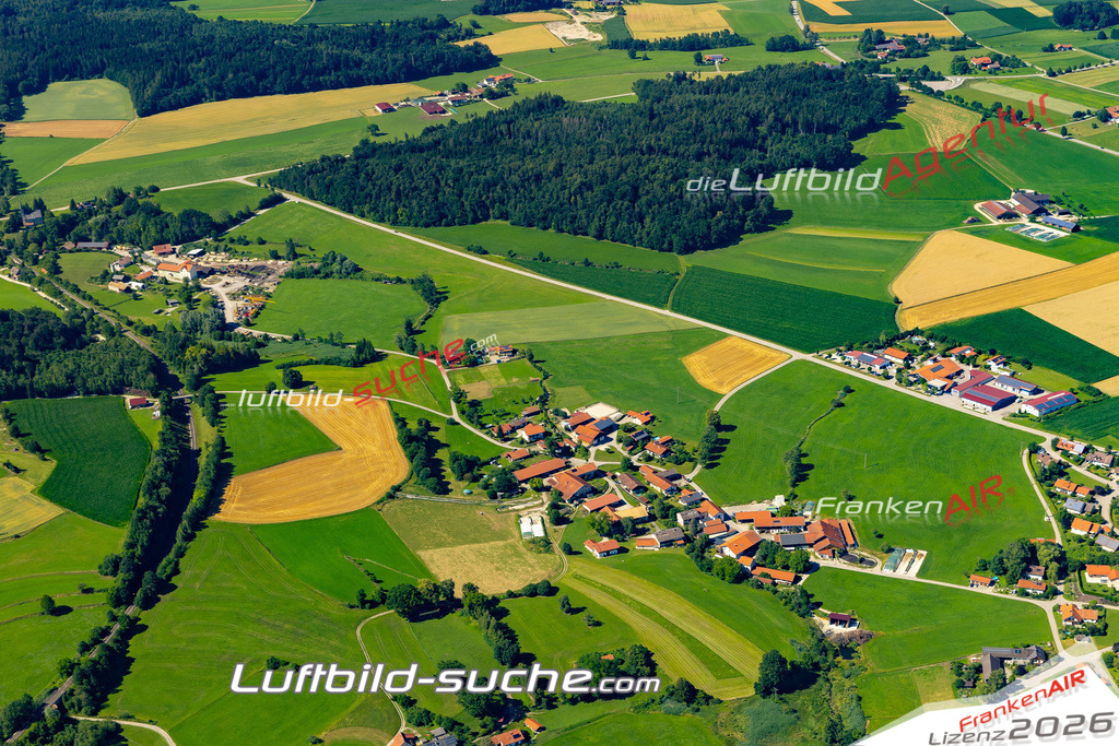Aktuelles Luftbild von Kay Tittmoning - Die Luftaufnahme wurde 2022 mittels UL-Flugzeug erstellt ( keine Drohne ) - hochauflösende Kamera-Systeme von  Canon -Beste Qualität - Für grossformatige Ausdrucke geeignet. Die Geschenkidee !
