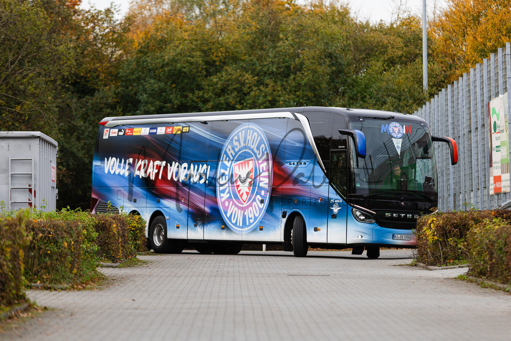 2. Bundesliga, Saison 2025/26, 11. Spieltag: SC Preußen Münster - Holstein Kiel | Münster, 31.10.2025: 2. Bundesliga, 11. Spieltag, Holstein Kiel schwitzt im Sportpark Gievenbeck in Münster an. Foto: sportfotografie.ms | Markus Paletta - Realisiert mit Pictrs.com