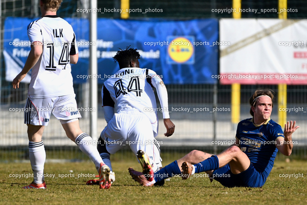 ATUS Velden vs. SPG LASK Amateure OÖ | #44 Issa Kone LASK Amateure, #10 Lukas Lausegger ATUS Velden, #14 Jonas Ilk LASK Amateure, ATUS Velden vs. SPG LASK Amateure OÖ, ATUS Velden vs. SPG LASK Amateure OÖ am 07.03.2026 in Velden (Wald Arena Velden), Austria, (Photo by Bernd Stefan)