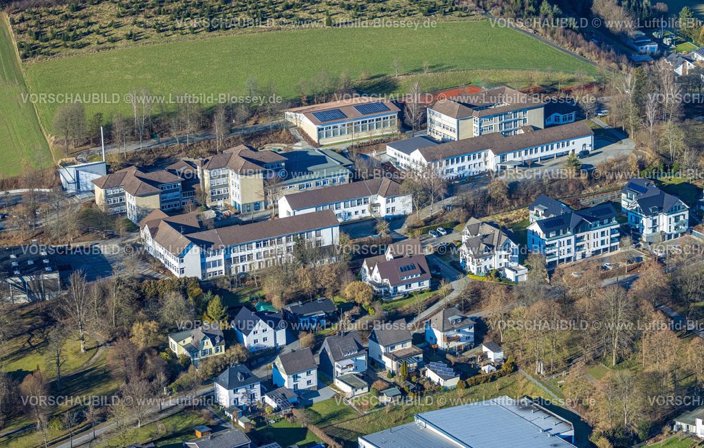 Eslohe230205169 | Luftbild, Schulzentrum mit Realschule, Christine-Koch-Hauptschule, Brüder-Grimm-Schule, Raphael-Schule, Eslohe, Sauerland, Nordrhein-Westfalen, Deutschland
