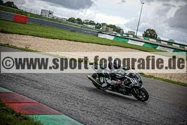 pube0743 | Professionelle Fotos von Sportveranstaltungen, aber auch Hochzeiten und anderen Events. - Realisiert mit Pictrs.com