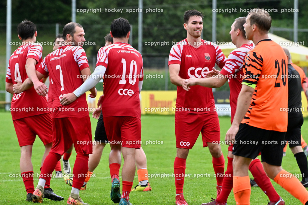 SV Viktoria Viktring vs. FC Mondi Frantschach | #4 Rene Lorin SV Viktoria Viktring, Jubel SV Viktring Mannschaft, #10 Raphael Kassler SV Viktoria Viktring, #7 Yevhen Sutkovyi SV Viktoria Viktring, SV Viktoria Viktring vs. FC Mondi Frantschach, SV Viktoria Viktring vs. FC Mondi Frantschach am 02.08.2025 in Klagenfurt (Sportplatz Viktrink), Austria, (Photo by Bernd Stefan)