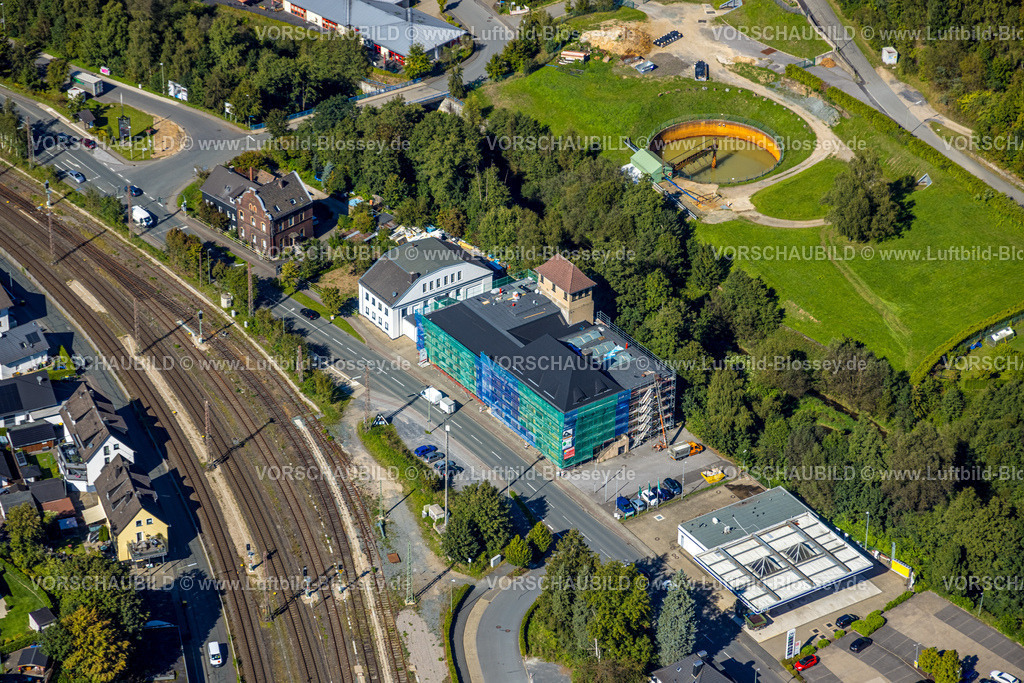Lennestadt230910565Meggen | Luftbild, ELKUPA Gebäude Renovierung, Meggener Straße, Meggen, Lennestadt, Sauerland, Nordrhein-Westfalen, Deutschland