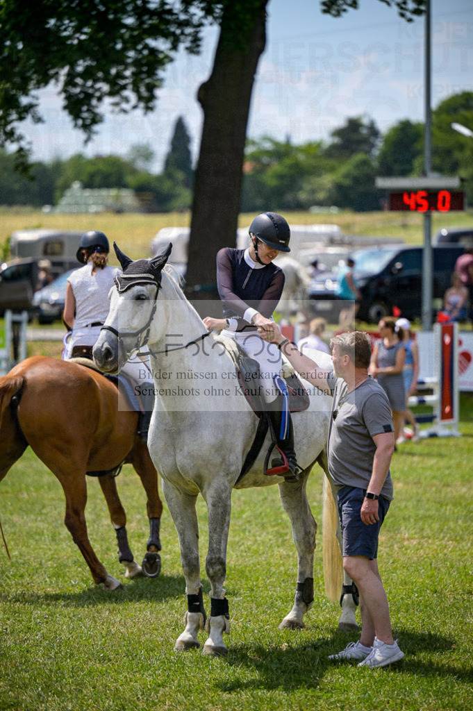 Reitturnier Voxtrup | Entdecke hochwertige Reitturnierfotos von Foto Oger. Professionell, emotional und authentisch – jetzt Lieblingsmomente im Shop bestellen.Deutschlandweite Turnierfotografie. - Realisiert mit Pictrs.com