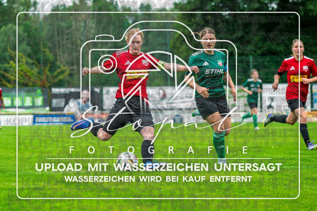 260919-MTVSCT-0039 | v.l. Vanessa Olk (MTV Soltau #14), Kimberly Lara Oelfke (SC Tewel #2); Kreisliga Damen ROW - MTV Soltau vs. SC Tewel am 19.09.2026 in Sportpark Ost, Soltau - Realisiert mit Pictrs.com