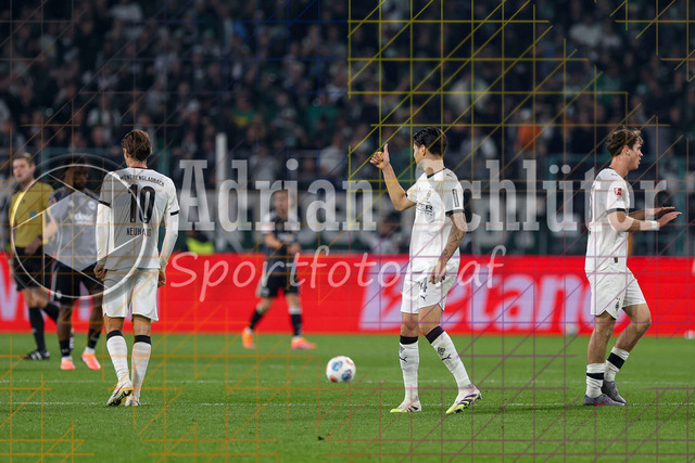 Borussia Mönchengladbach vs Eintracht Frankfurt - Bundesliga  | Mönchengladbach, Deutschland, 27.09.25:   Kevin Diks (Borussia Mönchengladbach) gestikuliert, Gestik waehrend des Spiels der Bundesliga zwischen Borussia Mönchengladbach vs Eintracht Frankfurt im Stadion im Borussia Park(Foto von Brauer-Fotoagentur / Adrian Schlueter)