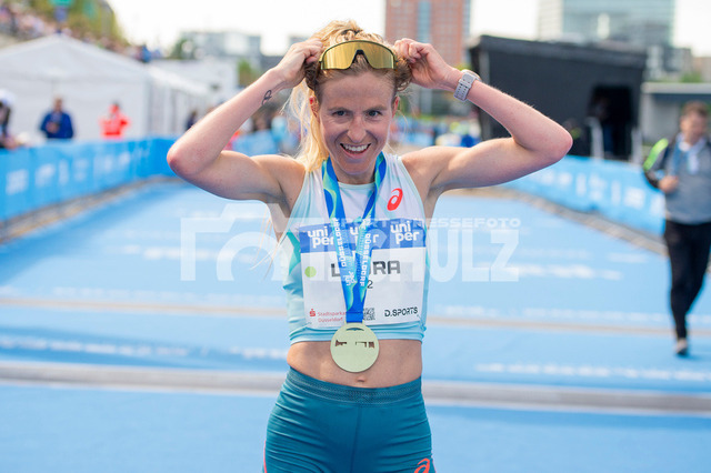 20250427-NSZ_3243 | Laura Hottenrott (Nr.F2,GER) war schnellste deutsche Läuferin. Gesamtwertung Platz 2DEU, Düsseldorf, 27.04.2025 Uniper Düsseldorf Marathon 2025 - Realisiert mit Pictrs.com