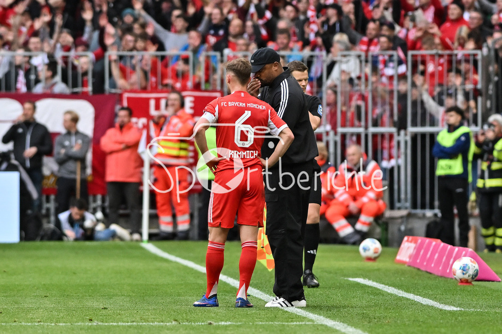 FC Bayern München - VfB Stuttgart | MUNICH, GERMANY - 19. APRIL: after the goal makes it 0-1 Vincent KOMPANY Trainer FC Bayern München talking to Joshua KIMMICH (FC Bayern Munich 6) during the Bundesliga Match between FC Bayern Munich vs. VfB Stuttgart at Matchday 30 at Allianz Arena / DFL REGULATIONS PROHIBIT ANY USE OF PHOTOGRAPHS AS IMAGE SEQUENCES AND/OR QUASI-VIDEO