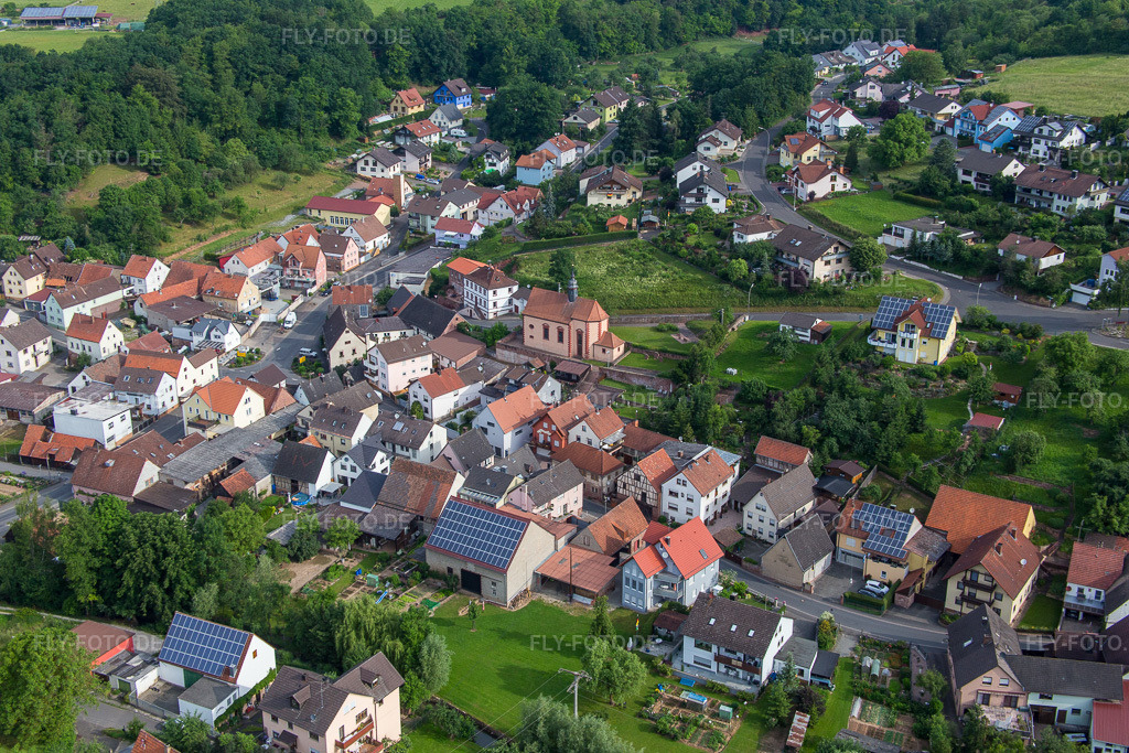 Luftbild: St. Johannes im Ortsteil Wüstenzell in Holzkirchen im Bundesland Bayern in Deutschland. Foto: IMG_089748.jpg vom 11.06.2016 durch Werner Riehm/FLY-FOTO.de