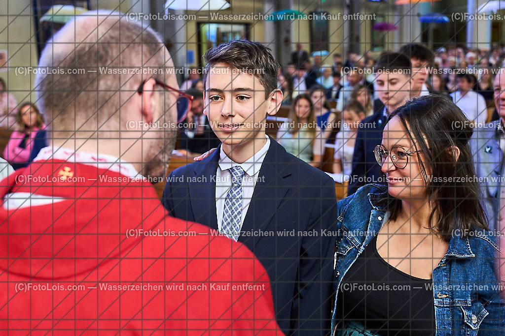 ALP1061_PfarrFirmung Wieselburg_Firmvorgang | (C)FotoLois.com, Alois Spandl, Firmung in der Pfarrkirche Wieselburg mit Generalvikar Dr. Christoph Weiss, Dechant Pfarrer Daniel Kostrzycki und Monignore Franz Dammerer, Sa 15. Juni 2024.