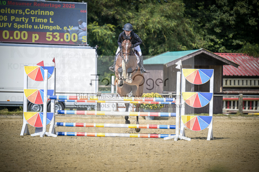 DOS_6370 | Entdecke hochwertige Reitturnierfotos von Foto Oger. Professionell, emotional und authentisch – jetzt Lieblingsmomente im Shop bestellen.Deutschlandweite Turnierfotografie. - Realisiert mit Pictrs.com